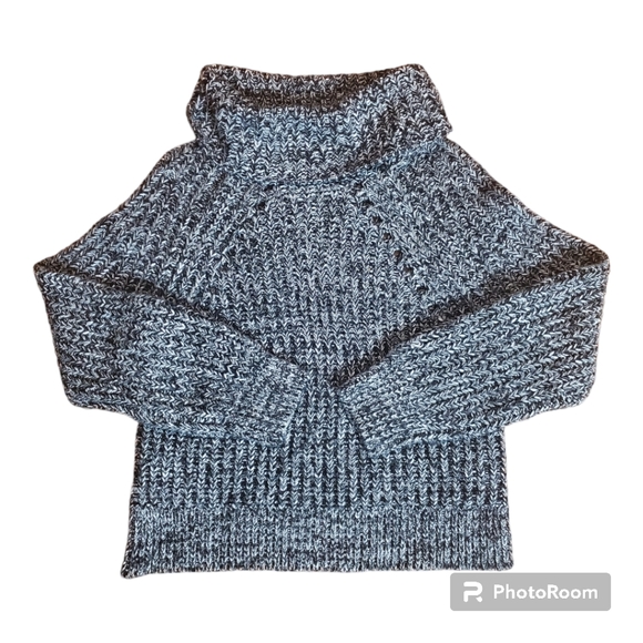 Kendall & Kylie Chunky Crowl Neck Sweater - Picture 2 of 10